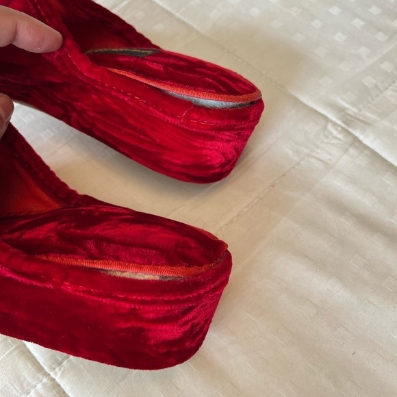 Vintage Red Velvet Velour Packard Wedge Slippers Size 5 - Picture 15 of 16